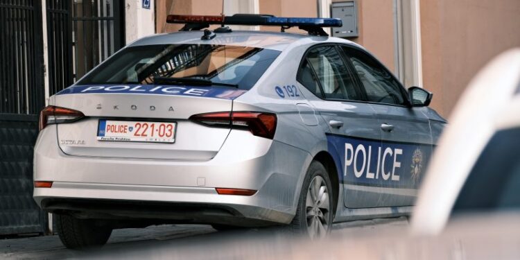 Konfiskohen armë, municion e uniforma në veri, policia del në konferencë të jashtëzakonshme