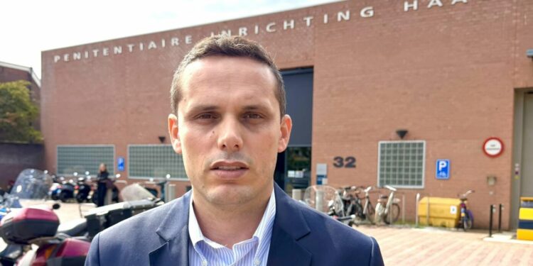 Përparim Gruda pas takimit me Kadri Veselin në Hagë: Burgu nuk mund t’ia burgosë shpirtin