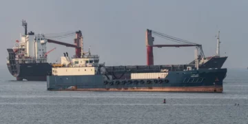 SHBA krijon korridor detar në Ngushticën e Hormuzit, synon të nxjerrë miliona fuçi naftë nga Gjiri Persik