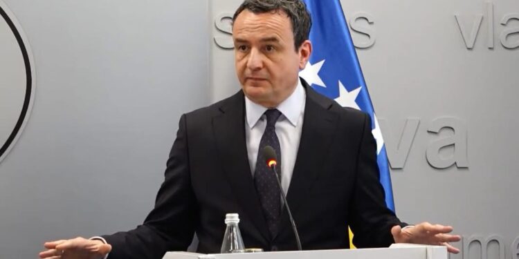 Kurti: Armatimi ilegal me tyta të gjata është për veç për sherr