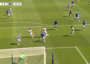 Gol i ‘çmendur’ në Angli, Ballard çmend tifozët me një finalizim spektakolar