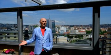 “Shtini n’gji” – Sheholli i thotë gruas së tij pasi pranoi material dhe 5 mijë euro nga BIA