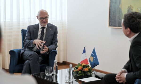 Kurti pret në takim lamtumirës Guerot: Partneriteti mes Kosovës dhe Francës, këtë vit është konkretizuar edhe më tej
