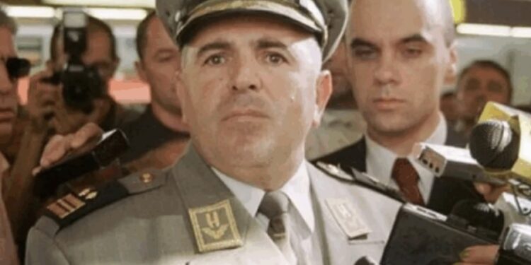 Gjenerali shqiptar që e mposhti Mladiqin: Nuk ishte kurrfarë ushtari, ishte “trim” vetëm kundër civilëve