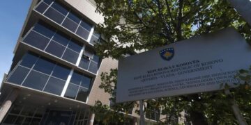 MASh kërkon nga prindërit verifikim të përdorimit të mjeteve për tekstet shkollore