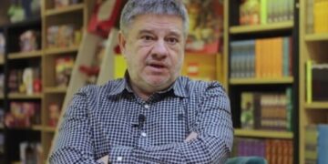 A ka orë më cinike? – Bota Serbe nderon gjenocidalin Mladic, luftëtarët e lirisë e aleatët e NATO’së po kriminalizohen
