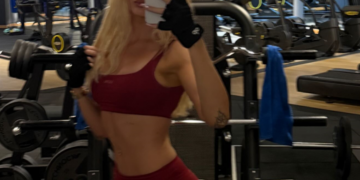 Era Istrefi shfaqet në superformë, publikon foto nga palestra