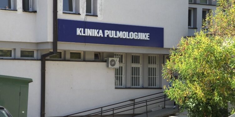 30-vjeçarja gëlltiti “protezën”, ia hoqi Pulmologjia