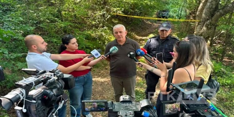 Sveçla: Në varrezën masive në Jabukë janë gjetur të paktën katër trupa