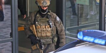 1 muaj paraburgim ndaj të pandehurit J.R. për veprën penale Krime lufte kundër popullsisë civile