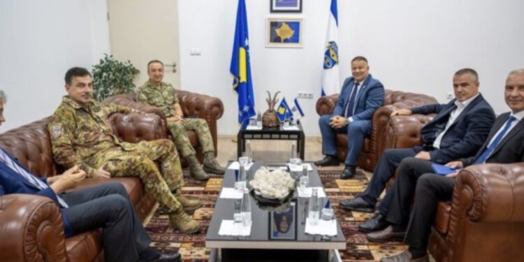 Siguria në Kosovë në fokus, Komandanti i KFOR-it takohet me drejtorin e i Policisë