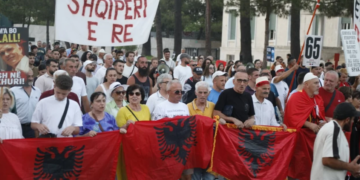 65 ditë tubim përpara Kryeministrisë, protestuesi humb ndjenjat, kërkohet ndërhyrja e një mjeku
