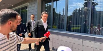 A është seanca antikushtetuese? Kurti gazetarëve: Kryesuesi e ka ftuar, unë i përgjigjem pozitivisht