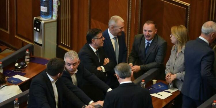 Zemaj: LVV ta thërrasë seancën, provokimi i situatës nuk është në interes të Kosovës