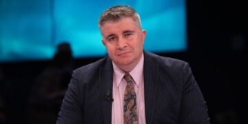 Kur absurdi i shtetit bektashi bëhet normalitet: Deliri mesjetar i një republike të marrë peng