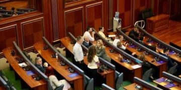 PDK paralajmëron paraqitjen në Kuvend të hënën – kërkon vazhdimin e seancës konstituive