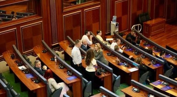 PDK paralajmëron paraqitjen në Kuvend të hënën – kërkon vazhdimin e seancës konstituive