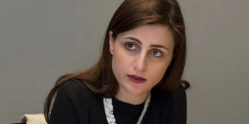 Janina Ymeri: Kurti u përfshi në politikë “nga inati, jo nga zelli për punë”