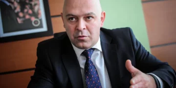 Gjini paralajmëron protesta, greva e bojkot nëse vazhdon bllokimi i Kuvendit