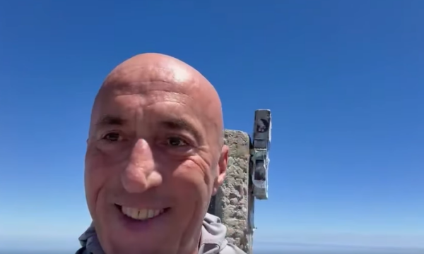 Ramush Haradinaj publikon pamje nga Maja e Olimpit