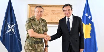 Kurti priti në takim komandantin e KFOR-it, diskutuan për sigurinë në Kosovë