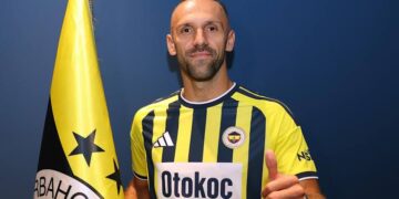 Muriqi lihet në stol në ndeshjen që Fenerbahçe e luan në Ligën e Kampionëve