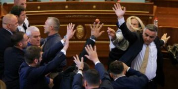 “Frustrimi shpërtheu pas kërkesës së Kurtit”, “VV s’i ka votat për Presidentin”, CNN raporton për incidentin në Kuvend