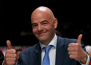 FIFA del zyrtarisht në mbrojte të Infantinos