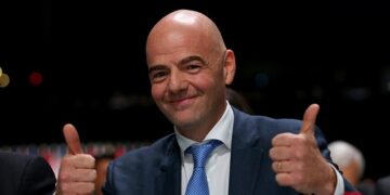 FIFA del zyrtarisht në mbrojte të Infantinos