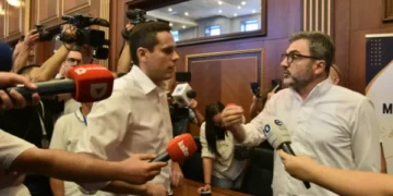 Paraliza institucionale shpërthen në përplasje verbale e fizike – kronologjia e kaosit të sotëm në Kuvend