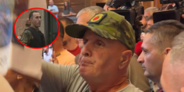 Mërgimtari hyn “i përgatitur” në Kuvend, bën thirrje skandaloze për pushkatimin e Ramush Haradinajt