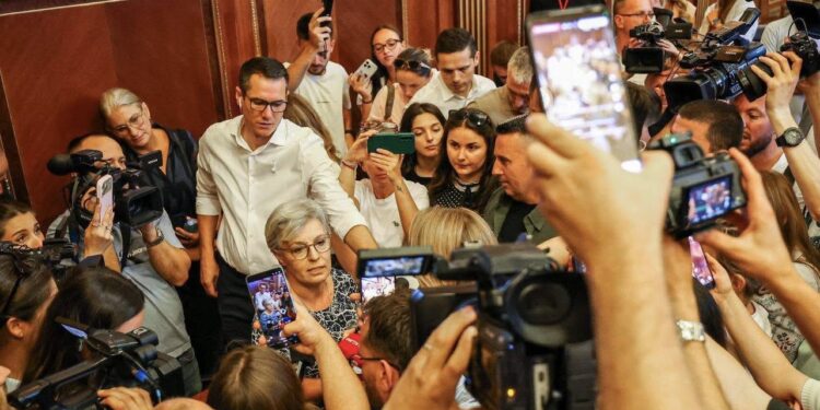 “Nuk zmbrapsemi. Nuk dorëzohemi. Nuk ndalemi”, Donika Gërvalla shkruan pas përplasjeve në Kuvend