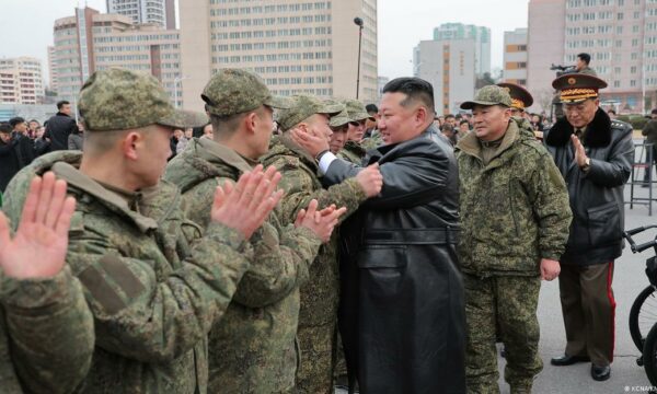 A do të futen në luftë në anën ruse dhjetëra mijëra koreanë?