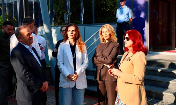 Hoxha: Do ta ndalojmë Kurtin të hyjë në zyrën e kryeministrit – paralajmëron sërish letër për thirrjen e seancës konstituive