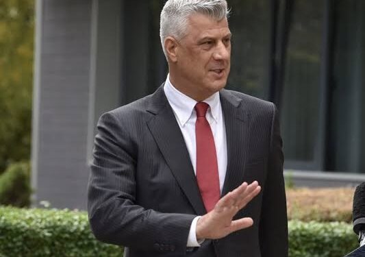 Thaçi rrëfen udhëtimin drejt Parisit: Mora me vete emblemën e UÇK-së, e futa në xhepin e këmishës, ngjitur me zemrën