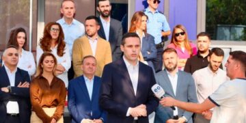 Gruda paralajmëron protesta masive: Thirreni seancën konstituive dhe zhbllokojeni Kuvendin, Kosova është në krizë