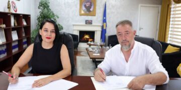 Sami Lushtaku dhe Fitore Pacolli nënshkruajnë marrëveshjen për Objektin Ç në Skenderaj, investimi 4.4 milionë euro