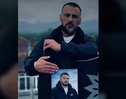 “Na e vranë djalin për herë të dytë”, shpërthen vëllai i 17-vjeçarit pas lirimit të të akuzuarve për Gllogjanin