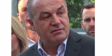 Hoxhaj para qeverisë: Qeveri ilegale, përmbysje e rendit kushtetues dhe pushtet me uzurpim