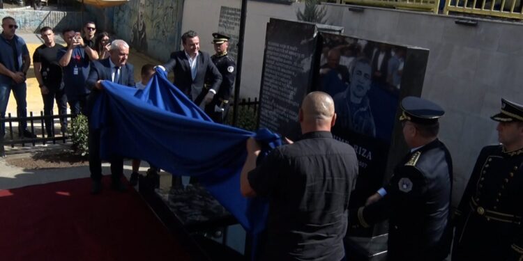 Zbulohet lapidari përkujtimor në vendin ku u vra Heroi i Policisë, Triumf Riza