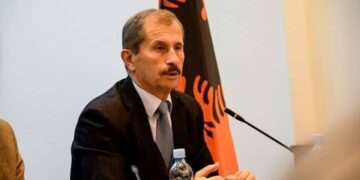 Ish-deputeti i LVV-së: S’mund të arsyetohet mbajtja peng e Kosovës, liderët kanë shumë inat e lakmi