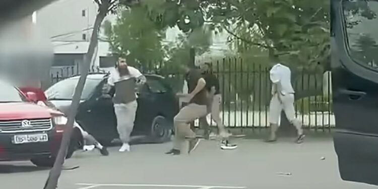 Rrahja mes dy grupeve në Viti, policia nis hetimet