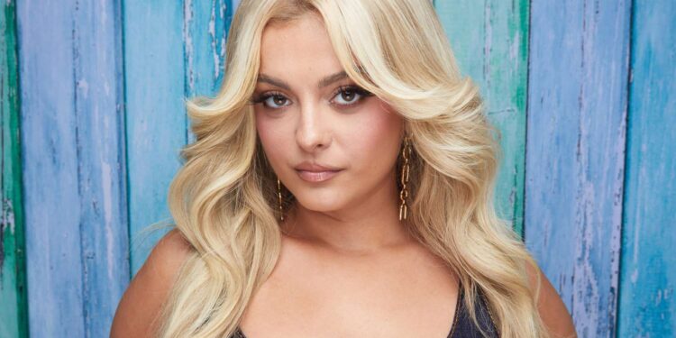 Bebe Rexha publikon fotografi provokuese nga pushimet në Maltë