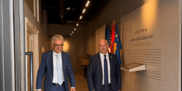 Pak pas marrëveshjes VV-LDK për Presidentin, ambasadori gjerman i shkon në zyrë Gjinit të AAK-së