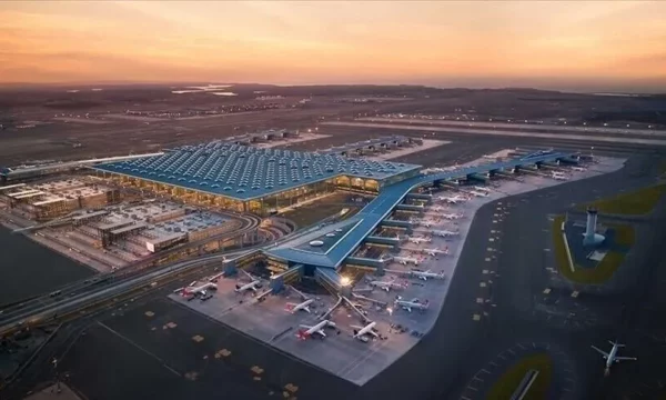 Aeroporti i Stambollit shënon rekord historik me 289 mijë pasagjerë