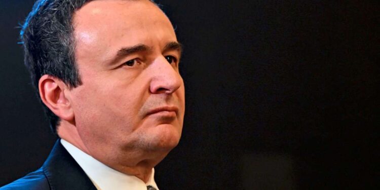 Pas shtyrjes së seancës konstituive, Albin Kurti bën këtë veprim të papritur