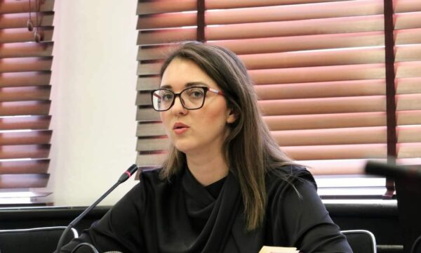 Deputetja e VV-së: Për çfarë uzurpimi po flisni? Kurti ka marrë dyfish vota më shumë se PDK-ja