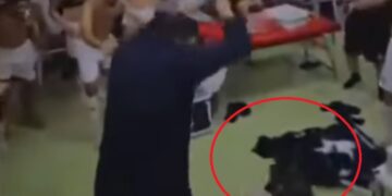 Nuk duhet humbur kjo video, momenti kur presidenti i klubit shqiptar hyn në dhomën e zhveshjes me një çantë plot me para