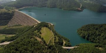 Kërcënimet e Vuçiqit me ndalimin e ujit: Forcë apo dobësi?