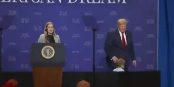 Trump vrapon pas vogëlushit: Nuk doja që të bëhej si Biden dhe të binte nga skena